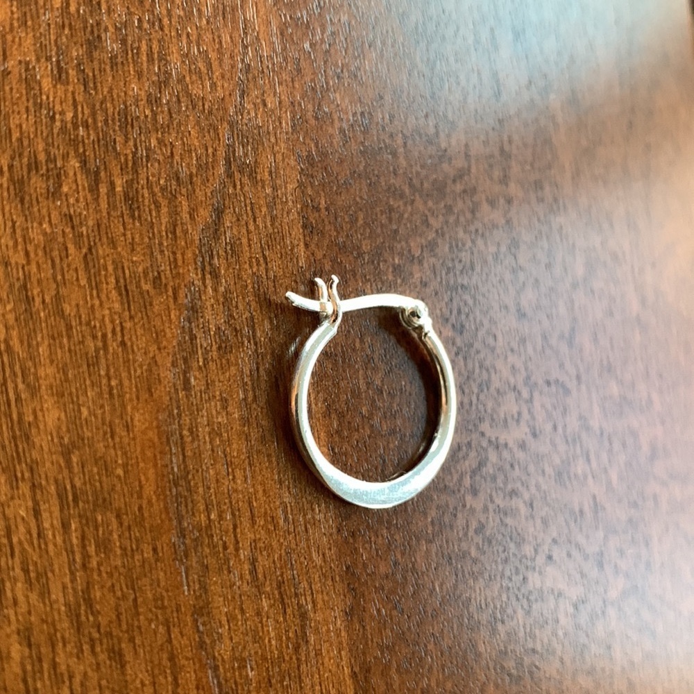 925 Sterling small hoop earring - Picture 6 of 13